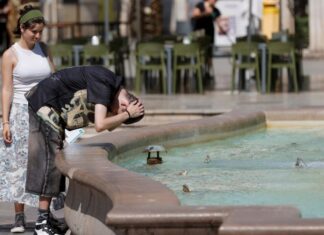 El calor extremo sofoca a Europa y afecta a escuelas, viajes, torneos y urgencias