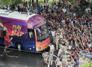 Mueren al menos 11 personas en estampida afuera de estadio de críquet en India tras victoria en IPL