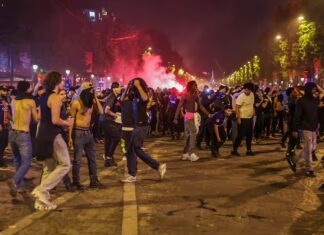 Dos muertos y 200 heridos empañan las celebraciones del PSG