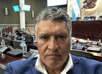 Diputado Hernán Guevara critica superficialidad en el Congreso Nacional: “Algunos solo hablan de fútbol, mujeres y parrandas”