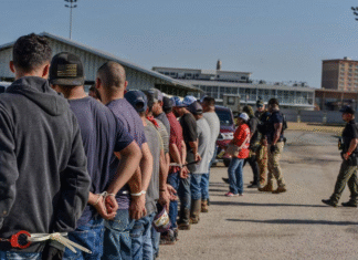 Masiva protesta contra cárcel migratoria ‘Alligator Alcatraz’ en vísperas de su apertura