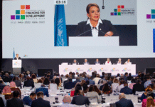 Presidenta de Honduras llama a eliminar los privilegios fiscales para mejorar desarrollo