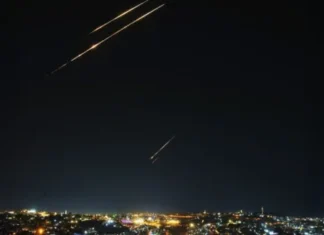 Irán responde al ataque de Israel con «decenas de misiles balísticos»: explosiones en Jerusalén y Tel Aviv