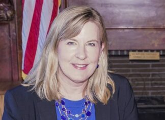 Fallece la congresista demócrata que fue atacada a disparos junto a su esposo en su residencia en Minesota, EUA