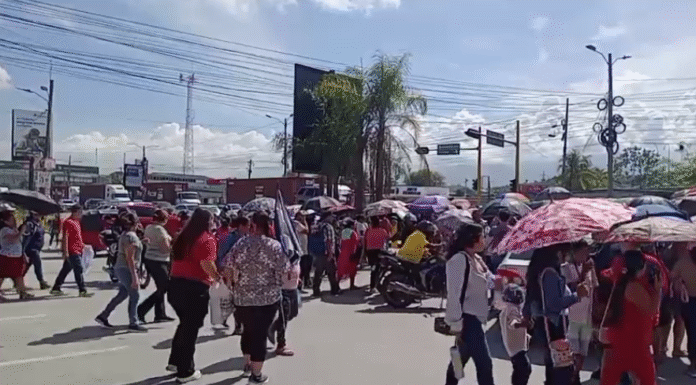 Socios de Koriun protestaron pacíficamente en San Pedro Sula exigiendo sus ahorros