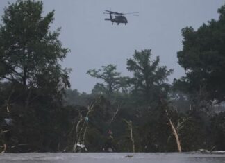 Suman 131 muertos y más de 150 desaparecidos tras severas inundaciones en Texas