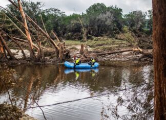 Nadie ha sido encontrado con vida en el condado de Kerr desde el viernes, dice agwnte de policía