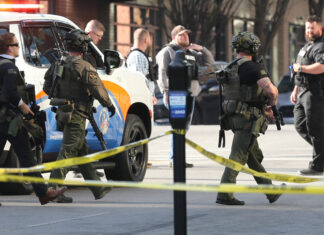 Múltiples personas heridas, incluido un policía, en dos tiroteos en Kentucky, EE. UU.