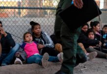 Mientras EE.UU. celebra su independencia, hijos de inmigrantes temen perder a sus madres