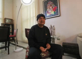 Gobierno de Bolivia dice que Evo Morales tiene como escoltas a extranjeros «armados»