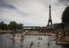 Después de un siglo, decenas de parisinos vuelven a bañarse en las aguas del río Sena en Francia