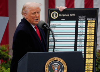 Un 56 % de estadounidenses desaprueba la gestión migratoria de Trump, según encuesta