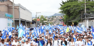 Nacionalistas realizan nutrida marcha en defensa de la democracia y la libertad en Honduras