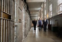 Autoridades federales visitan Alcatraz tras la luz verde a su reapertura en California