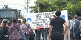 Inversionistas de Koriun realizan protesta frente a Casa Presidencial y exigen respuestas sobre la devolución de su dinero