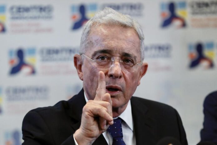 El expresidente colombiano Álvaro Uribe llega a su 'día D' ante la Justicia