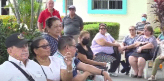 Jubilados de Injupemp protestan denunciando deducciones ilegales