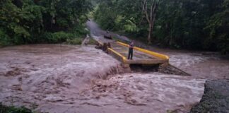 ¡Lluvias arrasan en Olancho! Colapsa caja puente y deja a varias comunidades incomunicadas