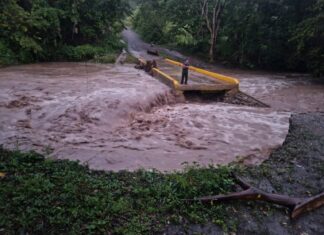 ¡Lluvias arrasan en Olancho! Colapsa caja puente y deja a varias comunidades incomunicadas