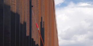 EE. UU. pinta de negro el muro fronterizo para elevar su temperatura y evitar escaladas