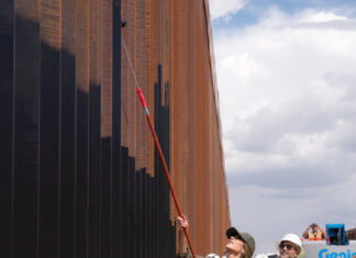 EE. UU. pinta de negro el muro fronterizo para elevar su temperatura y evitar escaladas
