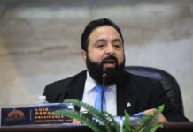 Luis Redondo pide a la oposición que deje de lado el antagonismo político para aprobar préstamos en el Congreso Nacional