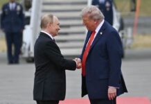 Trump recibe a Putin con alfombra roja en la base militar de Alaska para cumbre bilateral