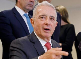 Tribunal ordena libertad del expresidente Álvaro Uribe mientras se resuelve apelación