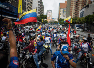 Simpatizantes oficialistas juran a Chávez defender a Venezuela de las «amenazas» de EE.UU.