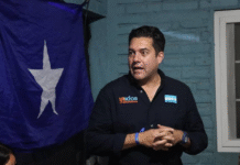 Juan Diego Zelaya firma compromiso anticorrupción con el CNA y advierte que la desconfianza ciudadana es real