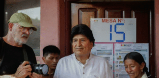 Evo Morales anula su voto y advierte que el Gobierno tiene un plan para cometer un «fraude»