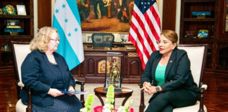 Presidenta Xiomara Castro se reúne con representantes de Estados Unidos en Casa Presidencial
