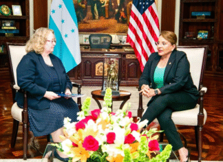 Presidenta Xiomara Castro se reúne con representantes de Estados Unidos en Casa Presidencial