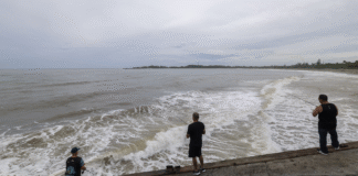 EEUU advierte de peligro en casi toda la costa este estadounidense debido al huracán Erin