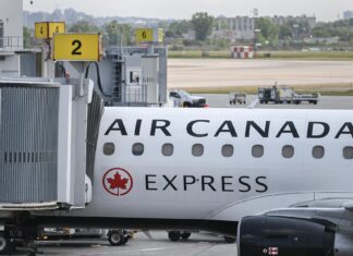 Aerolínea Air Canadá suspende todos sus vuelos por la huelga de auxiliares de cabina