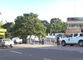 Sin vida encuentran a una pareja en las orillas del bulevar FFAA