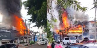 Voraz incendio consume reconocido restaurante en el bulevar Morazán