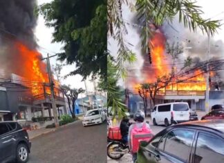 Voraz incendio consume reconocido restaurante en el bulevar Morazán