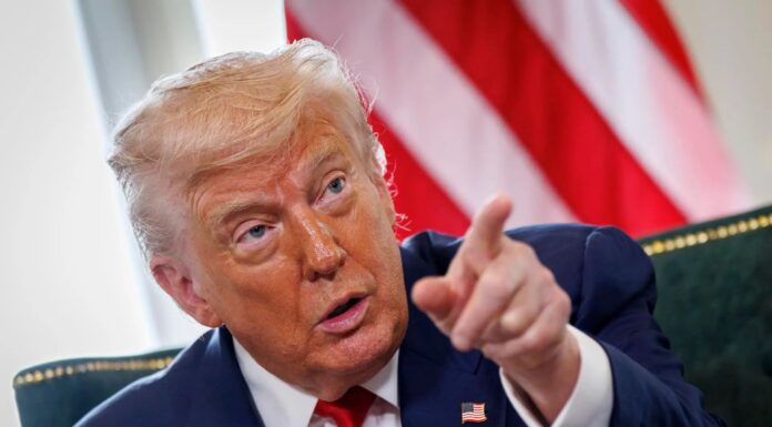 Trump insiste con desatar «el infierno» en Irán el martes si no reabre «el puto estrecho»