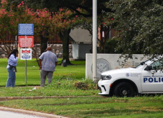 En el tiroteo en la oficina de ICE en Dallas murieron dos migrantes y otro resultó herido