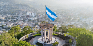 Honduras conmemora el Día de la Bandera Nacional y da inicio a las Fiestas Patrias