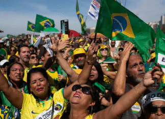 Seguidores de Bolsonaro protestan contra el Supremo y respaldan las sanciones de Trump