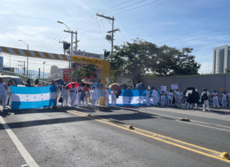 Enfermeras auxiliares protestan a nivel nacional por incumplimiento de la Sesal