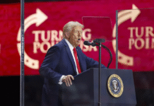 Trump honra a Charlie Kirk calificándolo como uno de «los más grandes patriotas» de EE.UU.