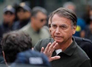 Jair Bolsonaro deja prisión domiciliaria para ser trasladado a un hospital por emergencia médica