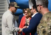 En medio de la tensión en el caribe, Pete Hegseth, secretario de defensa, visita Puerto Rico