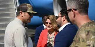 En medio de la tensión en el caribe, Pete Hegseth, secretario de defensa, visita Puerto Rico