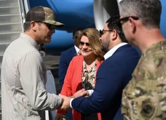 En medio de la tensión en el caribe, Pete Hegseth, secretario de defensa, visita Puerto Rico