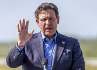 DeSantis inaugura «deportation depot», nuevo centro de detención para migrantes en Florida