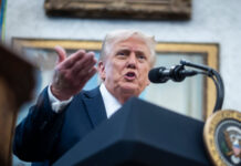 Trump dice que si continúa campaña contra narcotráfico por tierra notificará al Congreso